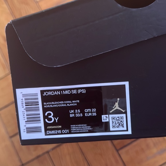 Jordan 1 mid sneakers - Picture 9 of 9